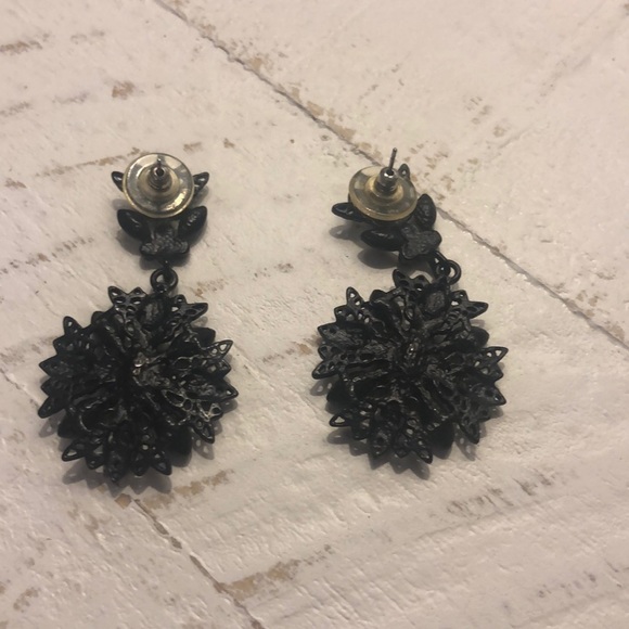 Dangle lace like earrings - Picture 4 of 5